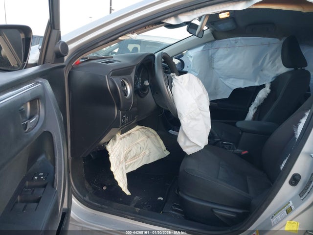 2018 TOYOTA COROLLA 5YFBURHE8JP852685 Photo 4