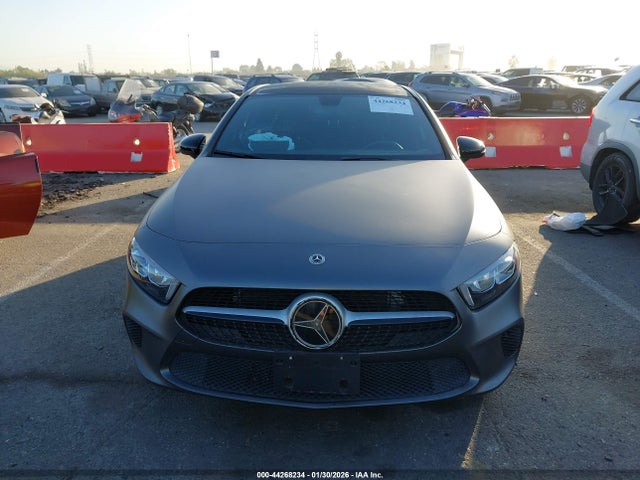 W1K3G4EB1NJ337861 Mercedes-Benz A