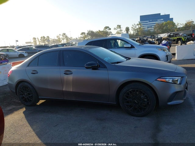 W1K3G4EB1NJ337861 Mercedes-Benz A