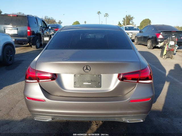 W1K3G4EB1NJ337861 Mercedes-Benz A
