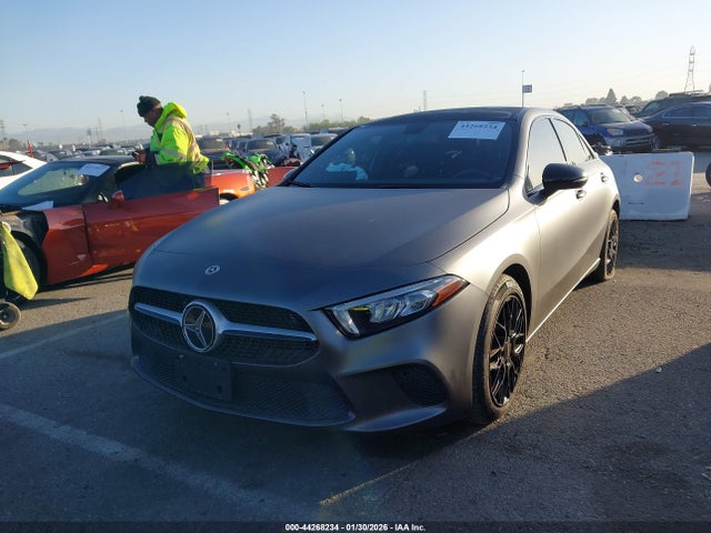 W1K3G4EB1NJ337861 Mercedes-Benz A