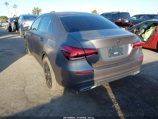 W1K3G4EB1NJ337861 Mercedes-Benz A