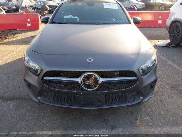W1K3G4EB1NJ337861 Mercedes-Benz A