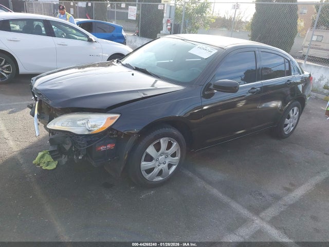 Chrysler 200 LX 2014 1C3CCBAB3EN212258 Image 2