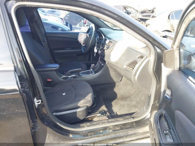 Chrysler 200 LX 2014 1C3CCBAB3EN212258 Image 5