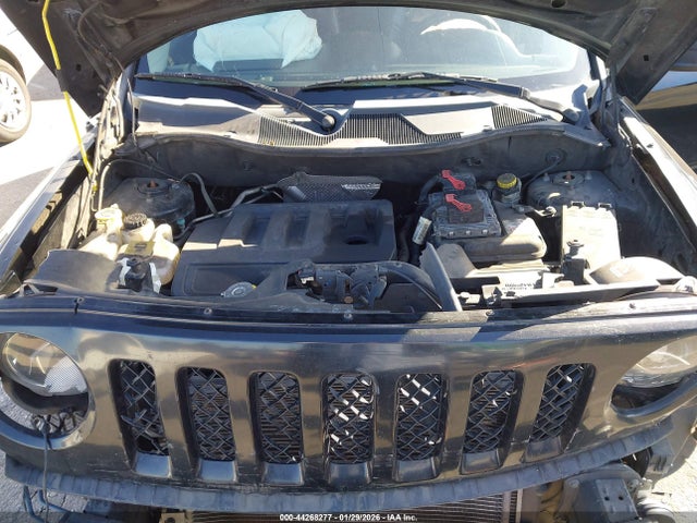 1C4NJPBB3GD700639 Jeep Patriot 75th Anniversary