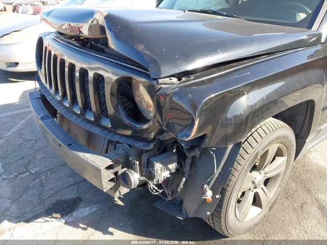 1C4NJPBB3GD700639 Jeep Patriot 75th Anniversary