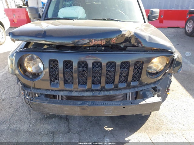 1C4NJPBB3GD700639 Jeep Patriot 75th Anniversary
