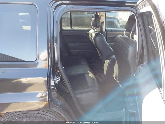 1C4NJPBB3GD700639 Jeep Patriot 75th Anniversary