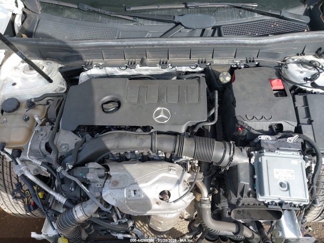 W1N4M4GB1LW025228 Mercedes-Benz GLB 250