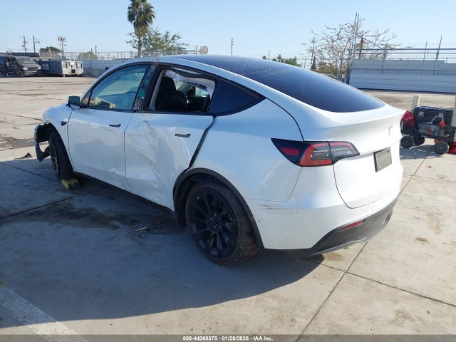 2021 TESLA MODEL Y 5YJYGDEE5MF214063 Photo 2