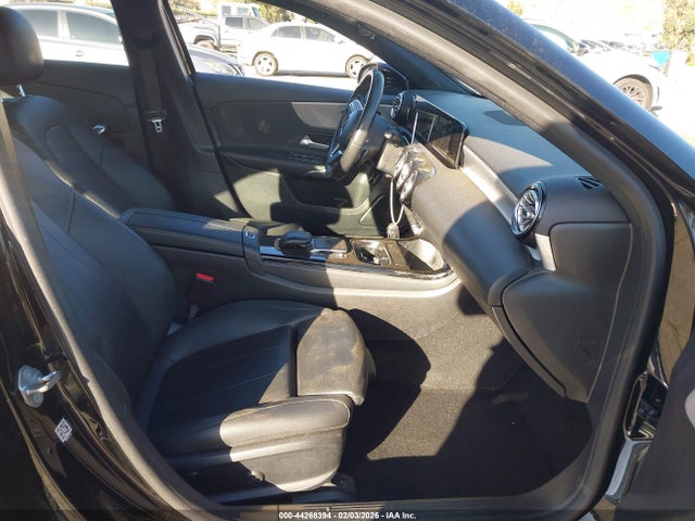 W1K3G4FB1MJ294376 Mercedes-Benz A 220 4matic