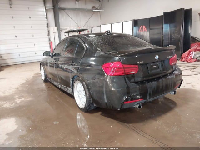 2018 BMW 340I WBA8B7C55JA576950 Photo 2