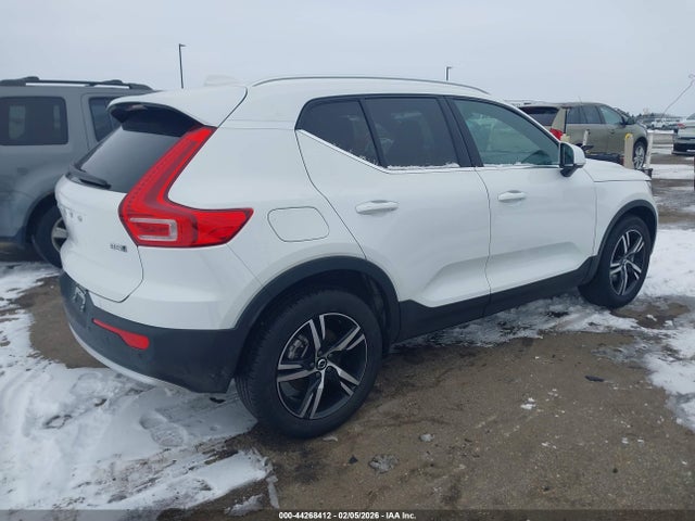 2024 Volvo Xc40 B5 Core Bright Theme/b5 Core Dark Theme მანქანა იყიდება აუქციონზე, vin: YV4L12UK8R2342442, აუქციონის ნომერი: 44268412