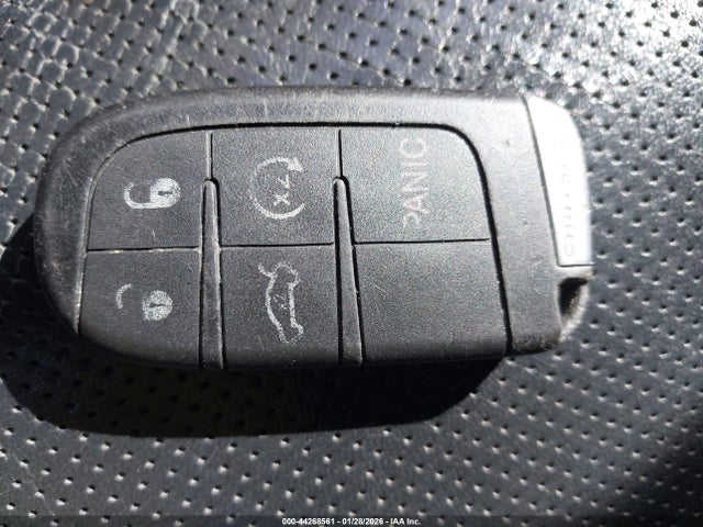 44268561 :رقم المزاد ، 2C3CA5CG0BH530049 vin ، 2011 Chrysler 300 Limited مزاد بيع