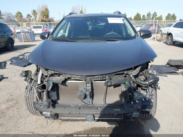 JTMWFREVXJJ188362 Toyota Rav4 Xle