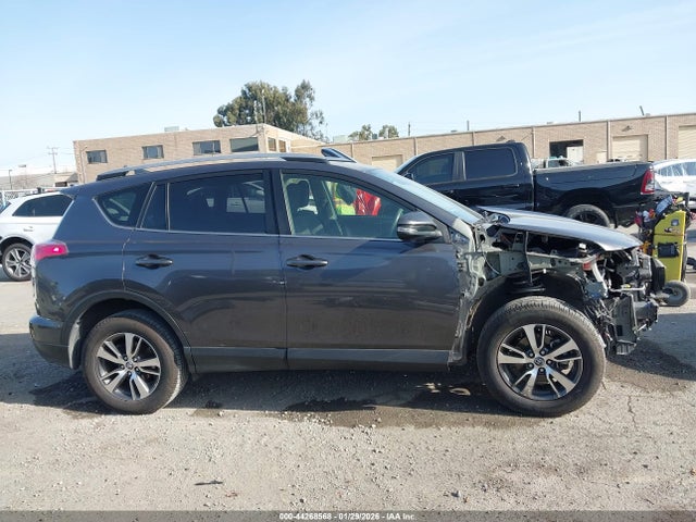 JTMWFREVXJJ188362 Toyota Rav4 Xle
