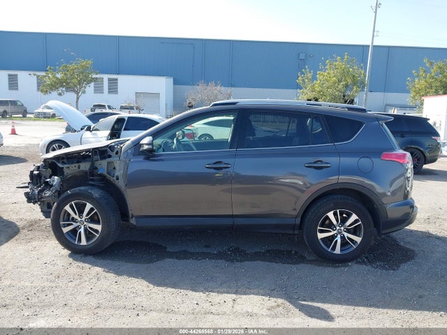 JTMWFREVXJJ188362 Toyota Rav4 Xle