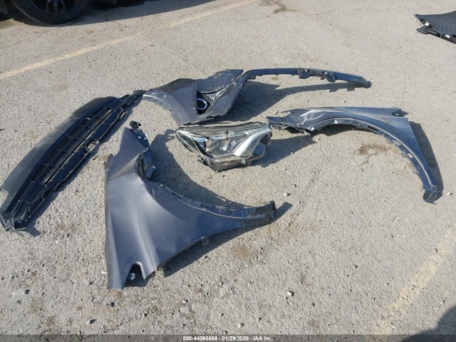 JTMWFREVXJJ188362 Toyota Rav4 Xle