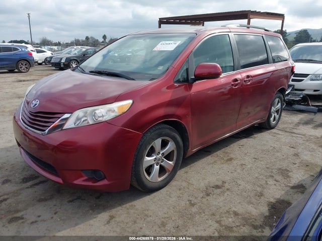 5TDKK3DC5FS648674 Toyota Sienna Le 8 Passenger
