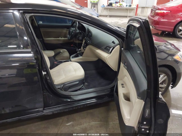 5NPD84LF2JH220567 Hyundai ELANTRA SEL