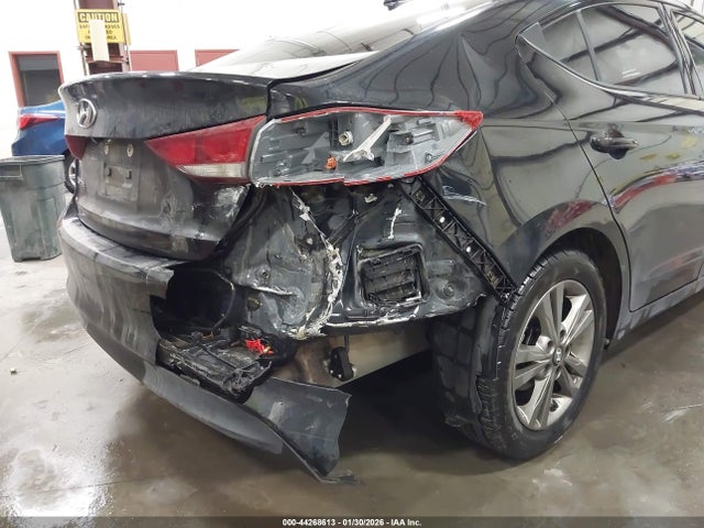 5NPD84LF2JH220567 Hyundai ELANTRA SEL