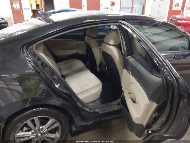 5NPD84LF2JH220567 Hyundai ELANTRA SEL