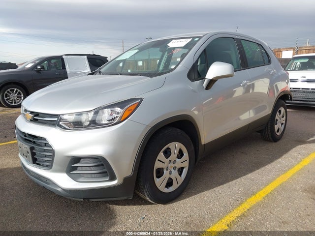 Chevrolet TRAX LS 2017 KL7CJKSB4HB124693 Image 2