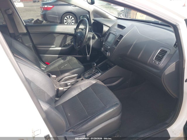 KNAFX5A80H5670733 KIA FORTE EX
