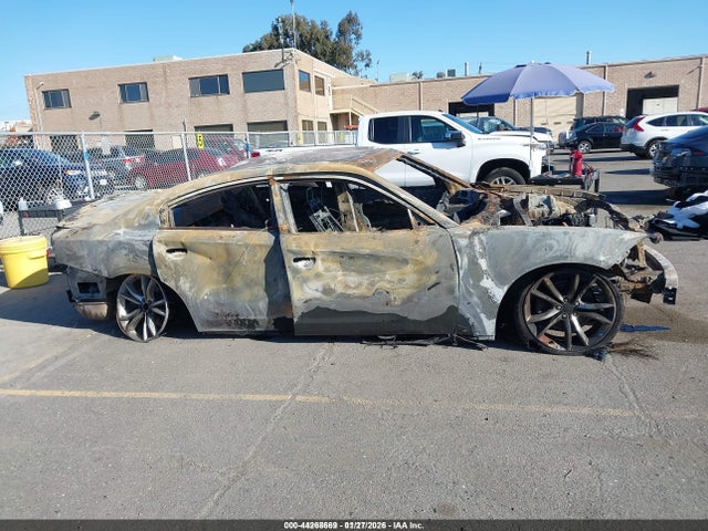 44268669 :رقم المزاد ، 2C3CDXCT3FH916647 vin ، 2015 Dodge Charger Road/track مزاد بيع