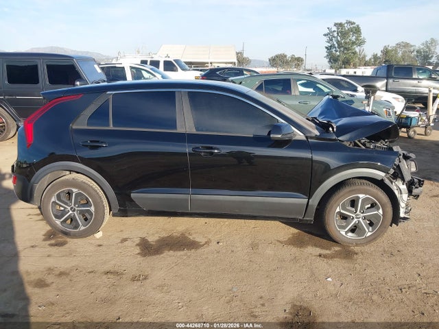 KNDCP3LE8P5105867 KIA NIRO LX