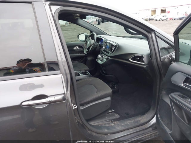 2C4RC1FG2LR145673 Chrysler Pacifica Touring