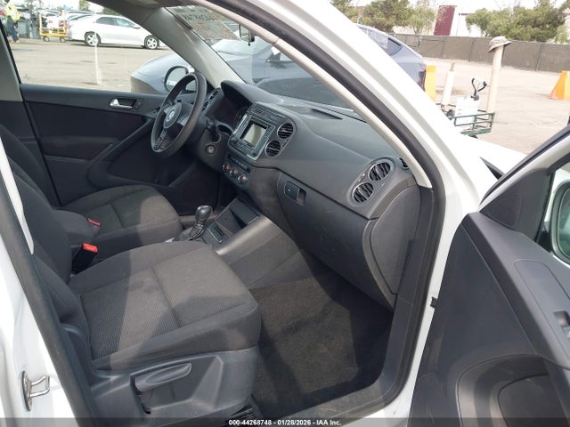 Продаж на аукціоні авто 2017 Volkswagen Tiguan 2.0t/2.0t S, vin: WVGAV7AX4HK051958, номер лоту: 44268748