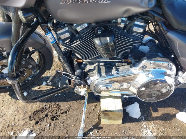 2017 HARLEY-DAVIDSON FLHXS 1HD1KRC19HB683788 Photo 8