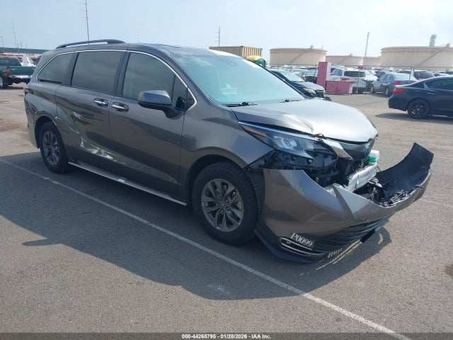 2024 TOYOTA SIENNA 5TDJRKEC4RS185592