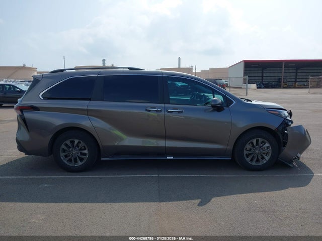 5TDJRKEC4RS185592 Toyota SIENNA XLE