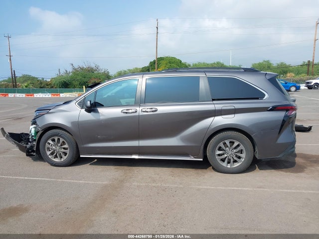 5TDJRKEC4RS185592 Toyota SIENNA XLE