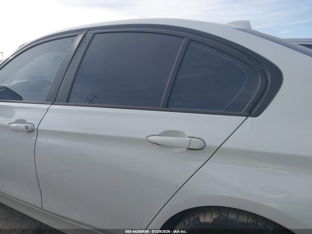 2016 Bmw 320i მანქანა იყიდება აუქციონზე, vin: WBA8E1G58GNU11992, აუქციონის ნომერი: 44268809