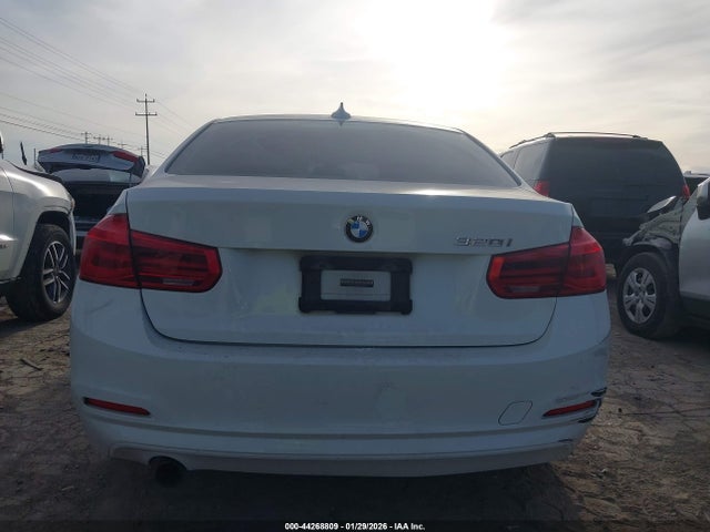 2016 Bmw 320i მანქანა იყიდება აუქციონზე, vin: WBA8E1G58GNU11992, აუქციონის ნომერი: 44268809