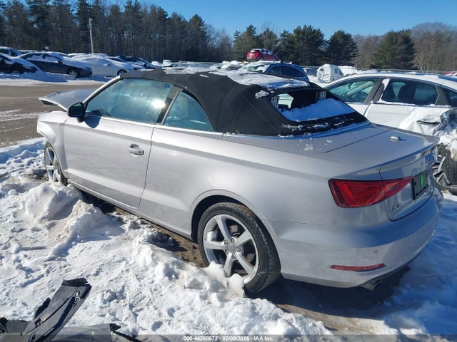 2015 AUDI A3 WAU3FLFF7F1070619 Photo 2