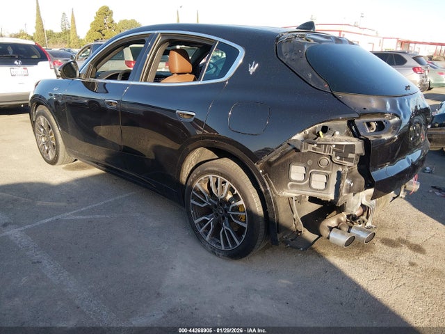 2023 MASERATI GRECALE ZN682AVA6P7422827 Photo 2