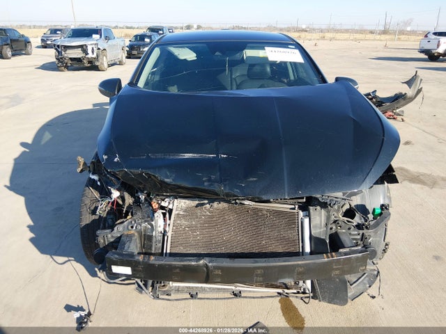 5NPD84LFXLH502359 Hyundai Elantra Limited