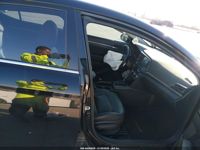 5NPD84LFXLH502359 Hyundai Elantra Limited
