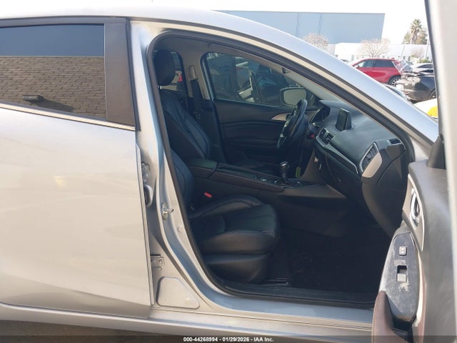 3MZBN1L30JM178749 Mazda Mazda3 Touring