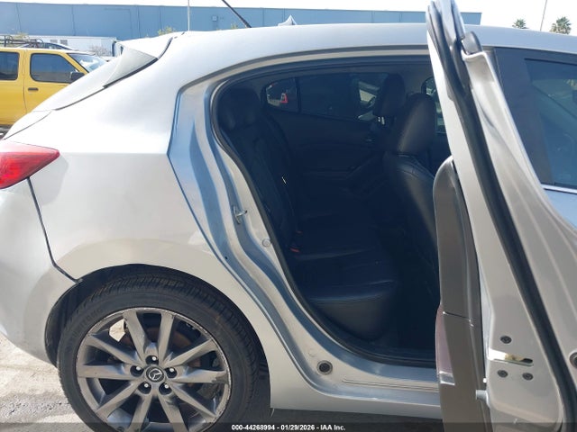 3MZBN1L30JM178749 Mazda Mazda3 Touring