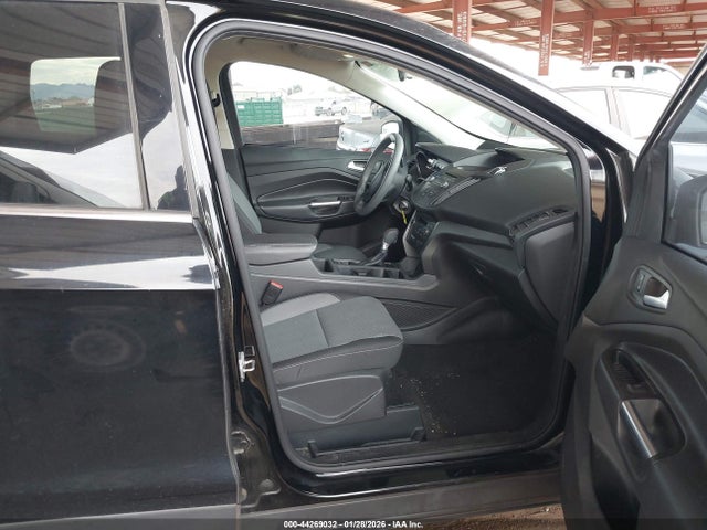 1FMCU0GD3HUA94921 Ford ESCAPE SE