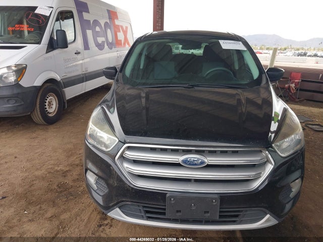 1FMCU0GD3HUA94921 Ford ESCAPE SE