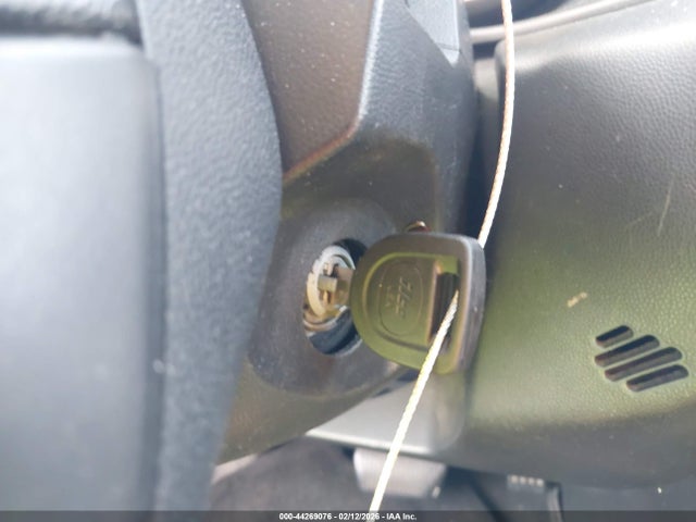 2004 MAZDA MAZDA3 JM1BK143541102164 Photo 10