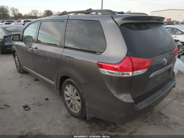 2014 TOYOTA SIENNA 5TDYK3DC2ES494403 Photo 2