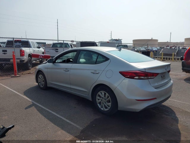 2017 HYUNDAI ELANTRA KMHD74LF0HU120966 Photo 2
